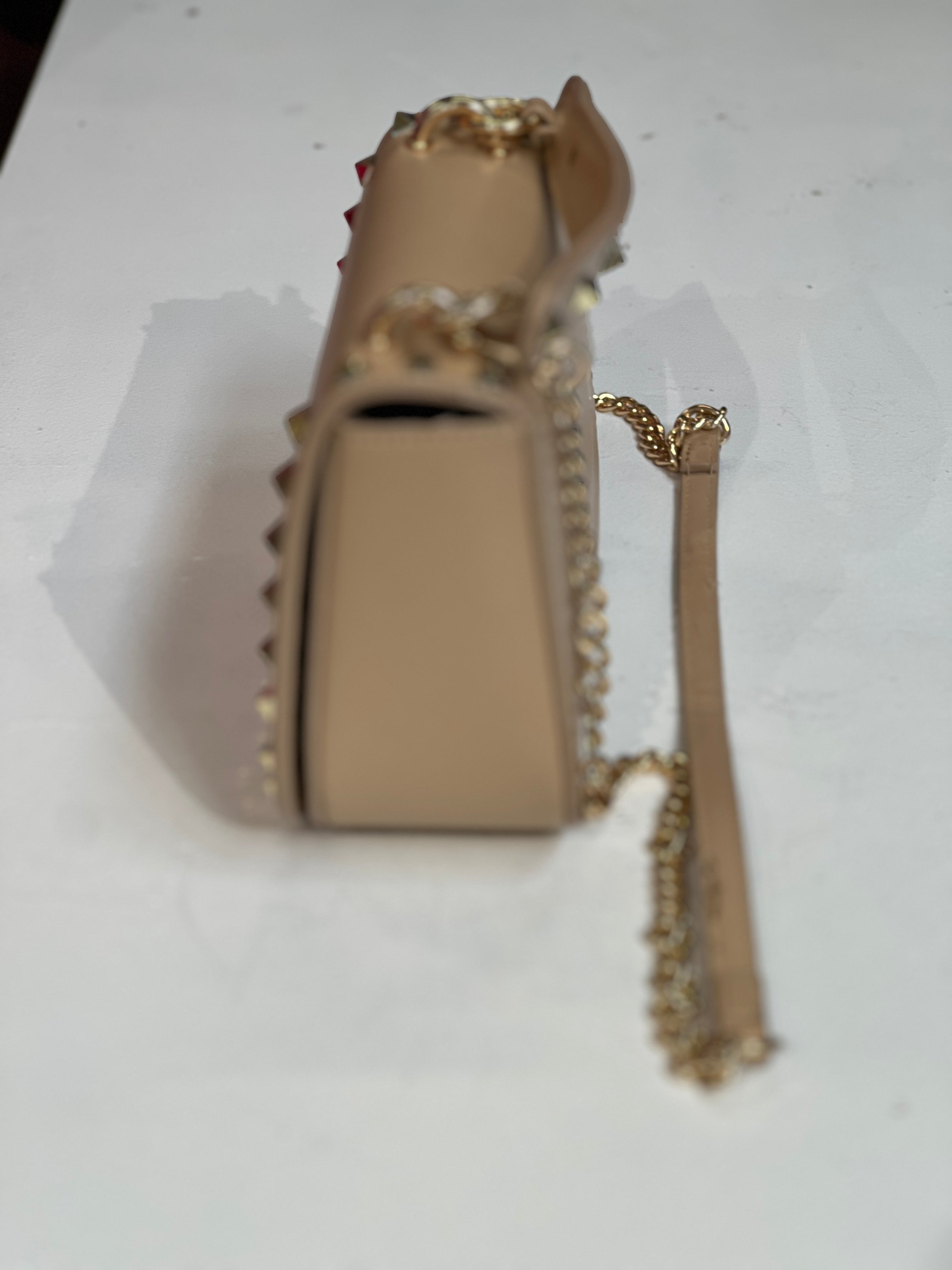 Lisa - Lille taske med guld nitter